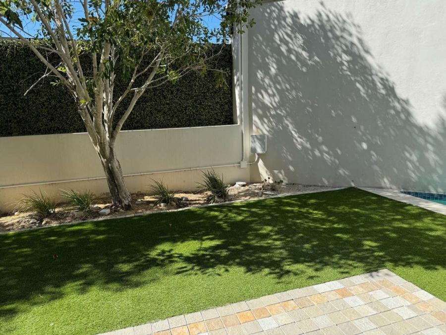 To Let 2 Bedroom Property for Rent in Vredehoek Western Cape